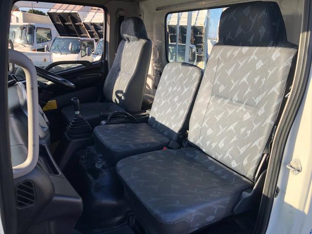 ヒノレンジャー 　平ボディ　６２００　標準幅　６速マニュアル　積載量４０００ｋｇ（29枚目）