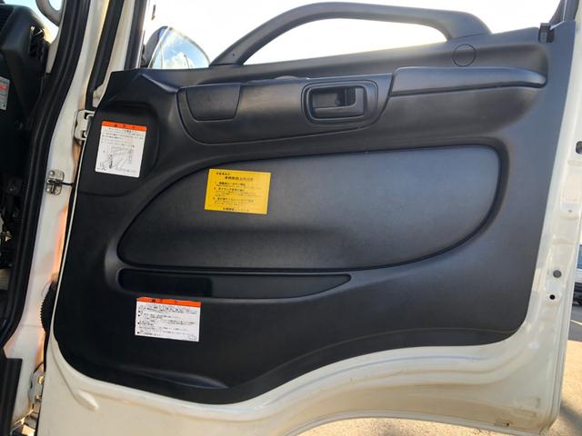 ヒノレンジャー 　平ボディ　６２００　標準幅　６速マニュアル　積載量４０００ｋｇ（31枚目）