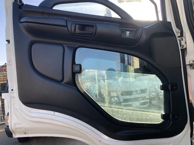 ヒノレンジャー 　平ボディ　６２００　標準幅　６速マニュアル　積載量４０００ｋｇ（32枚目）