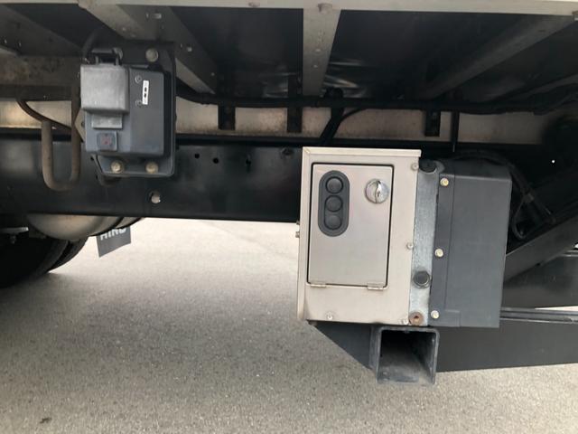 ヒノレンジャー 　ワイド　６２００ボディ　アルミウイング　跳ね上げパワーゲート　リアエアサス　トランテックス　６速マニュアル　積載２４００ｋｇ　ベッド付　バックモニター（30枚目）