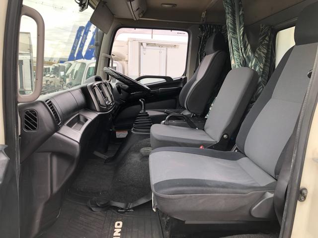 ヒノレンジャー 　ワイド　６２００ボディ　アルミウイング　跳ね上げパワーゲート　リアエアサス　トランテックス　６速マニュアル　積載２４００ｋｇ　ベッド付　バックモニター（35枚目）