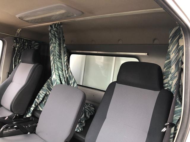 ヒノレンジャー 　ワイド　６２００ボディ　アルミウイング　跳ね上げパワーゲート　リアエアサス　トランテックス　６速マニュアル　積載２４００ｋｇ　ベッド付　バックモニター（50枚目）