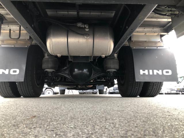 ヒノレンジャー 　ワイド　６２００ボディ　アルミウイング　跳ね上げパワーゲート　リアエアサス　トランテックス　６速マニュアル　積載２４００ｋｇ　ベッド付　バックモニター（71枚目）