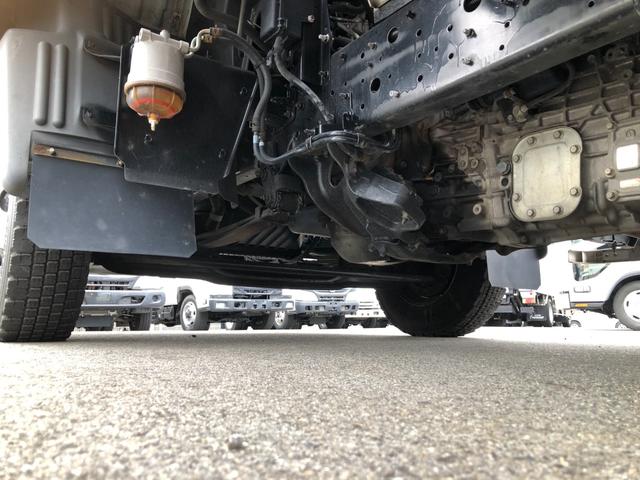 ヒノレンジャー 　ワイド　６２００ボディ　アルミウイング　跳ね上げパワーゲート　リアエアサス　トランテックス　６速マニュアル　積載２４００ｋｇ　ベッド付　バックモニター（73枚目）