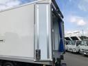 　ＤＥＮＳＯ冷蔵車　リア観音３ドア　中仕切り　左スライドドア　６速マニュアル　日本フルハーフ４５００ボディ　ワイド　バックモニター　積載２９５０ｋｇ（17枚目）