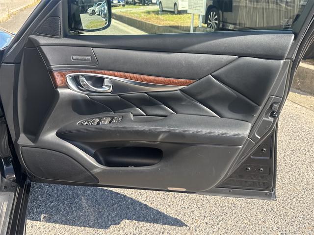 フーガ ２５０ＧＴ　車高調　タイプＳバンパー　１８インチＡＷ　ブラックハーフレザーシート　純正ナビ　フルセグＴＶ　バックカメラ　ステアリングリモコン　クルーズコントロール　プッシュスタート　ＨＩＤライト　ＡＡ評価４点（33枚目）
