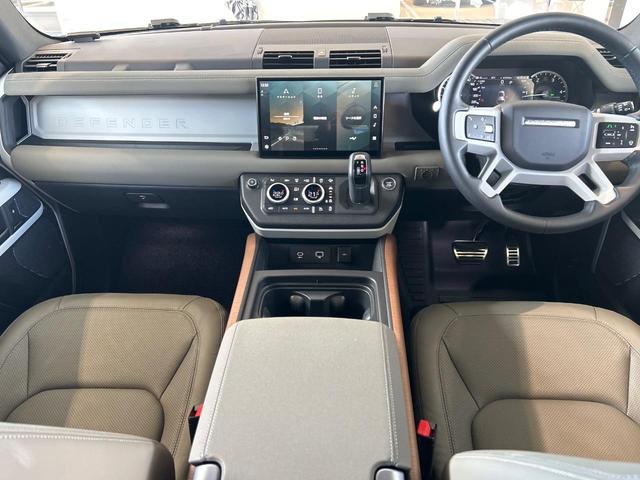 ディフェンダー １１０Ｓ　Ｄ３００　認定中古車　純正２０インチＡＷ　全周囲カメラ　アクティブクルーズ　ＭＥＲＩＤＩＡＮ　エアサスペンション　ヘッドアップディスプレイ　サンルーフ　シートヒーター　アップルカープレイ／アンドロイドオート（2枚目）