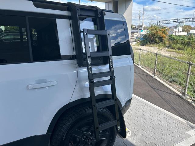 ディフェンダー １１０Ｓ　Ｄ３００　認定中古車　純正２０インチＡＷ　全周囲カメラ　アクティブクルーズ　ＭＥＲＩＤＩＡＮ　エアサスペンション　ヘッドアップディスプレイ　サンルーフ　シートヒーター　アップルカープレイ／アンドロイドオート（7枚目）