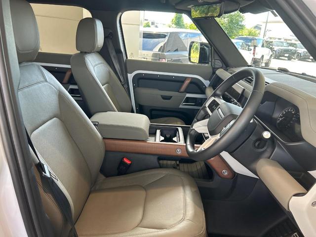 ディフェンダー １１０Ｓ　Ｄ３００　認定中古車　純正２０インチＡＷ　全周囲カメラ　アクティブクルーズ　ＭＥＲＩＤＩＡＮ　エアサスペンション　ヘッドアップディスプレイ　サンルーフ　シートヒーター　アップルカープレイ／アンドロイドオート（21枚目）