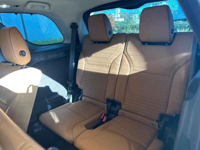 ディスカバリー ＨＳＥ　認定中古車　三列目シート　エアサスペンション　前席シートヒーター＆メモリ付き　全周囲カメラ　ＭＥＲＩＤＩＡＮ　衝突軽減　２０インチアルミ　パワーテールゲート（5枚目）