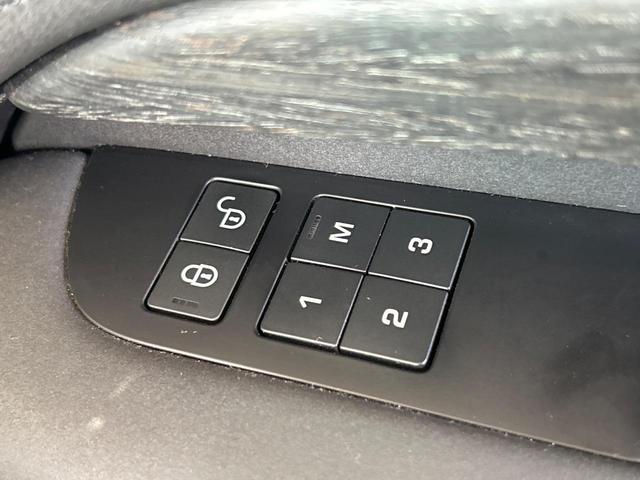 ディスカバリー ＨＳＥ　認定中古車　三列目シート　エアサスペンション　前席シートヒーター＆メモリ付き　全周囲カメラ　ＭＥＲＩＤＩＡＮ　衝突軽減　２０インチアルミ　パワーテールゲート（12枚目）