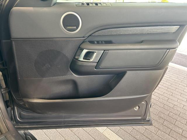 ディスカバリー ＨＳＥ　認定中古車　三列目シート　エアサスペンション　前席シートヒーター＆メモリ付き　全周囲カメラ　ＭＥＲＩＤＩＡＮ　衝突軽減　２０インチアルミ　パワーテールゲート（49枚目）