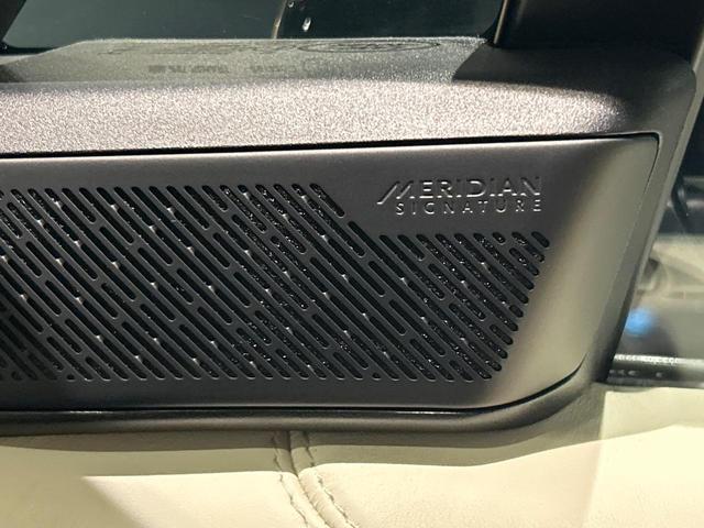 レンジローバー オートバイオグラフィーD300スタンダードホイルベス 認定中古車 純正23インチアルミ 黒革 デジタルミラー シートヒーター・クーラー シートマッサージ サンルーフ 電動サイドステップ 3Dサラウンドカメラ エアサス 全輪操舵 電動コラム PIVIPro(4枚目)