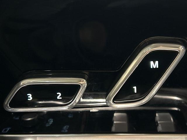 レンジローバー オートバイオグラフィーD300スタンダードホイルベス 認定中古車 純正23インチアルミ 黒革 デジタルミラー シートヒーター・クーラー シートマッサージ サンルーフ 電動サイドステップ 3Dサラウンドカメラ エアサス 全輪操舵 電動コラム PIVIPro(20枚目)