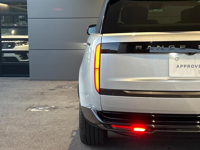 レンジローバー オートバイオグラフィーD300スタンダードホイルベス 認定中古車 純正23インチアルミ 黒革 デジタルミラー シートヒーター・クーラー シートマッサージ サンルーフ 電動サイドステップ 3Dサラウンドカメラ エアサス 全輪操舵 電動コラム PIVIPro(35枚目)