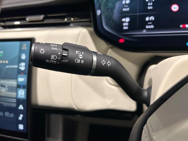 レンジローバー オートバイオグラフィーD300スタンダードホイルベス 認定中古車 純正23インチアルミ 黒革 デジタルミラー シートヒーター・クーラー シートマッサージ サンルーフ 電動サイドステップ 3Dサラウンドカメラ エアサス 全輪操舵 電動コラム PIVIPro(46枚目)