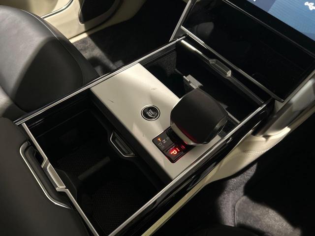 レンジローバー オートバイオグラフィーD300スタンダードホイルベス 認定中古車 純正23インチアルミ 黒革 デジタルミラー シートヒーター・クーラー シートマッサージ サンルーフ 電動サイドステップ 3Dサラウンドカメラ エアサス 全輪操舵 電動コラム PIVIPro(59枚目)