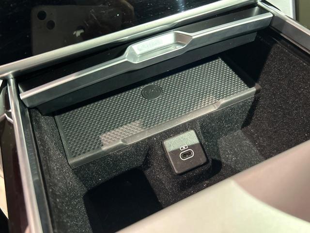 レンジローバー オートバイオグラフィーD300スタンダードホイルベス 認定中古車 純正23インチアルミ 黒革 デジタルミラー シートヒーター・クーラー シートマッサージ サンルーフ 電動サイドステップ 3Dサラウンドカメラ エアサス 全輪操舵 電動コラム PIVIPro(60枚目)