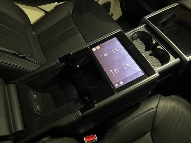 レンジローバー オートバイオグラフィーD300スタンダードホイルベス 認定中古車 純正23インチアルミ 黒革 デジタルミラー シートヒーター・クーラー シートマッサージ サンルーフ 電動サイドステップ 3Dサラウンドカメラ エアサス 全輪操舵 電動コラム PIVIPro(70枚目)