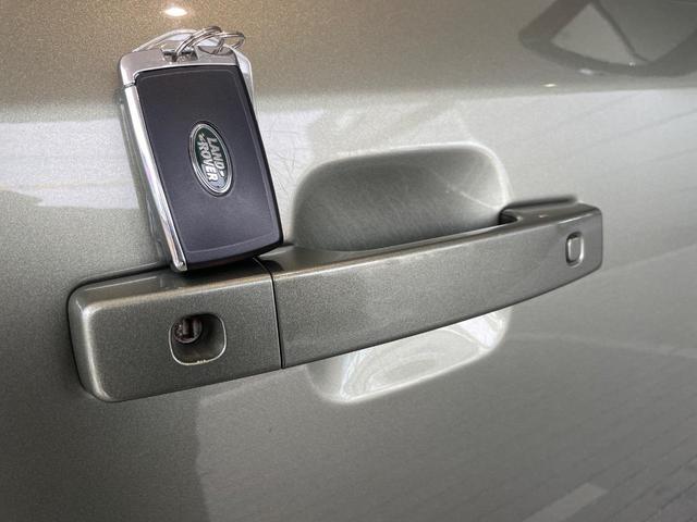 ディフェンダー 110S D300 認定中古車 エアサス サイドステップ 三列目シート フロントシートヒーター ステアリングヒーター 純正19インチAW 全方位カメラ アップルカープレイ/アンドロイドオート ブラインドスポットモニター(30枚目)