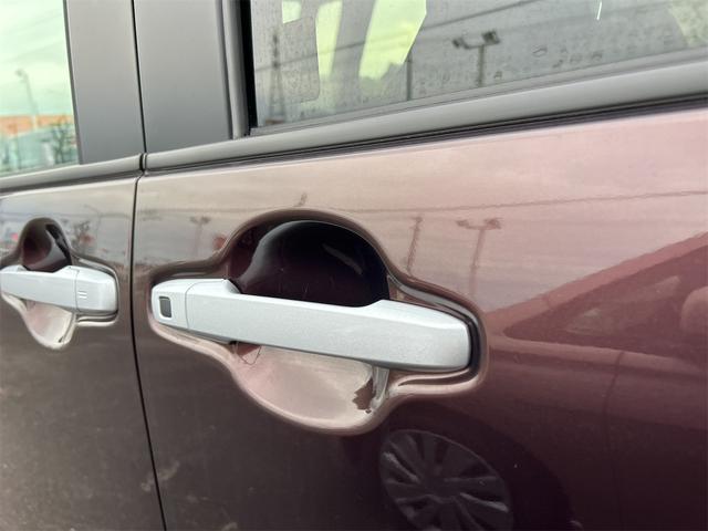 タント Ｘ　全周囲カメラ　両側スライド・片側電動　クリアランスソナー　衝突被害軽減システム　オートライト　ＬＥＤヘッドランプ　スマートキー　アイドリングストップ　電動格納ミラー　シートヒーター　ベンチシート（30枚目）