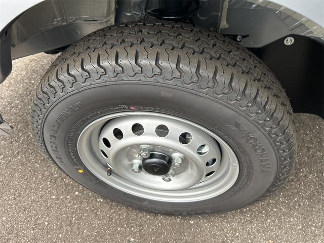 ハイゼットトラック スタンダード　軽トラック　ＣＶＴ　衝突被害軽減システム　クリアランスソナー　アイドリングストップ　オートライト　ＡＢＳ　ＥＳＣ　エアコン　パワーステアリング（28枚目）