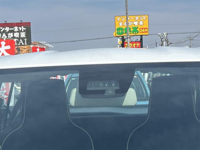 アルト L クリアランスソナー レーンアシスト 衝突被害軽減システム オートライト キーレスエントリー アイドリングストップ シートヒーター CVT 盗難防止システム ABS ESC ミュージックプレイヤー接続可(8枚目)