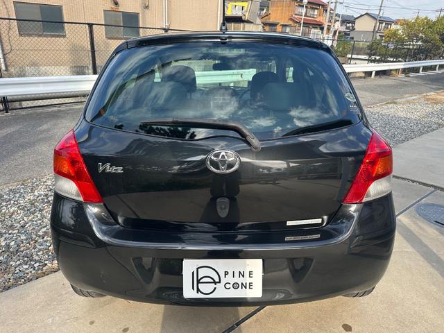 ヴィッツ Fリミテッド 禁煙車/スマートキー/フルセグナビ/ETC/電動格納ミラー/(8枚目)