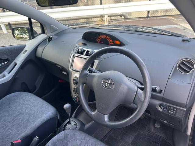 ヴィッツ Fリミテッド 禁煙車/スマートキー/フルセグナビ/ETC/電動格納ミラー/(23枚目)