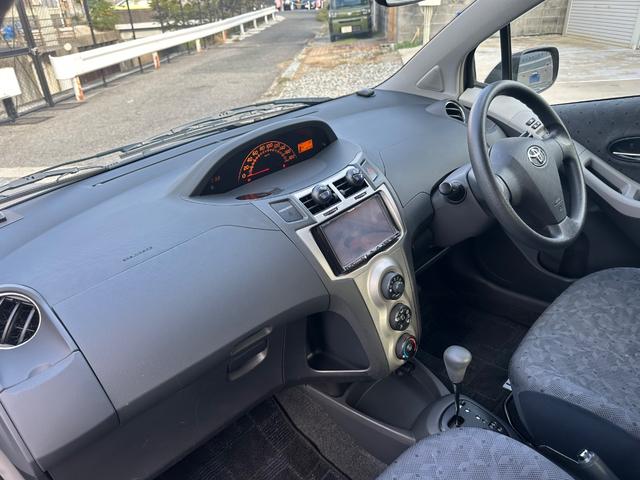 ヴィッツ Fリミテッド 禁煙車/スマートキー/フルセグナビ/ETC/電動格納ミラー/(30枚目)