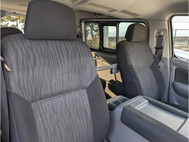 NV350キャラバンバン ロングプレミアムGXターボ ワンオーナー/禁煙車/4WD/ETC/アラウンドビューモニター/エマージェンシーブレーキ/純正SDナビ/インテリキー/LEDヘッドライト/リアクーラー&ヒーター/(23枚目)