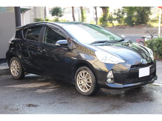 アクア Ｓ　検査９年１１月／黒革調シートカバー／社外ナビ／ＴＶ／ＥＴＣ／社外アルミ／タイミングチェーン車（4枚目）