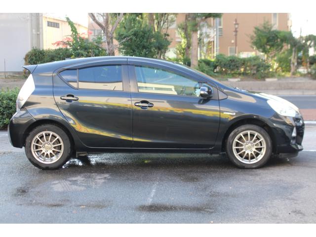 アクア Ｓ　検査９年１１月／黒革調シートカバー／社外ナビ／ＴＶ／ＥＴＣ／社外アルミ／タイミングチェーン車（5枚目）