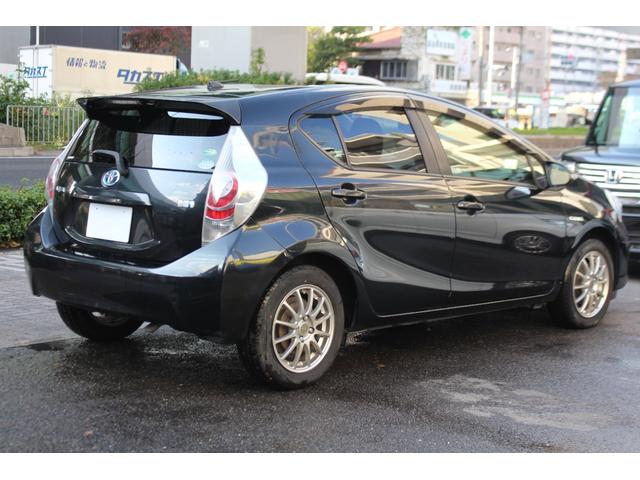 アクア Ｓ　検査９年１１月／黒革調シートカバー／社外ナビ／ＴＶ／ＥＴＣ／社外アルミ／タイミングチェーン車（6枚目）