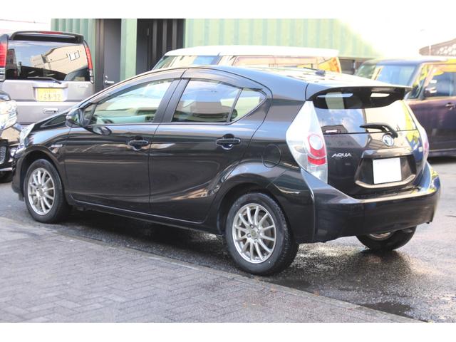 アクア Ｓ　検査９年１１月／黒革調シートカバー／社外ナビ／ＴＶ／ＥＴＣ／社外アルミ／タイミングチェーン車（8枚目）