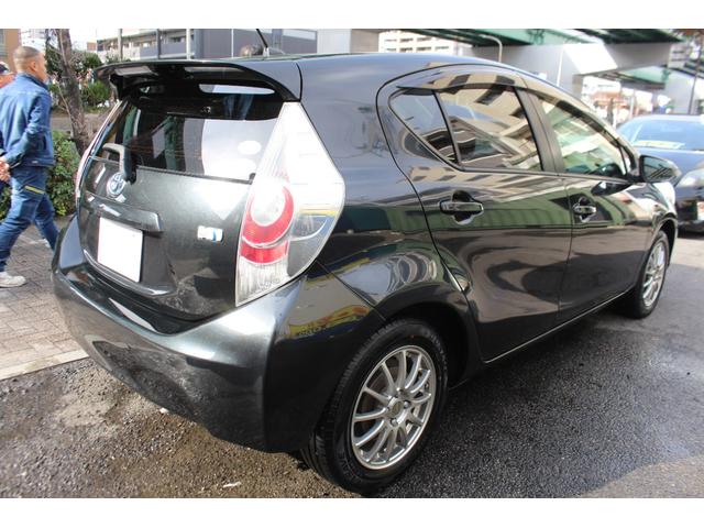 アクア Ｓ　検査９年１１月／黒革調シートカバー／社外ナビ／ＴＶ／ＥＴＣ／社外アルミ／タイミングチェーン車（16枚目）