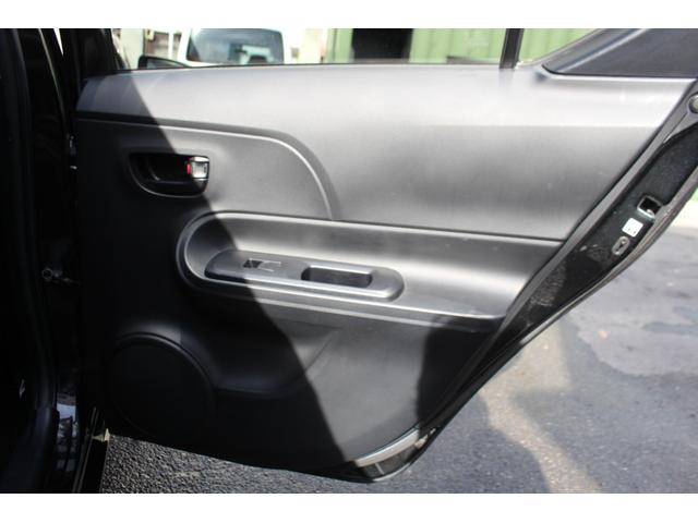 アクア Ｓ　検査９年１１月／黒革調シートカバー／社外ナビ／ＴＶ／ＥＴＣ／社外アルミ／タイミングチェーン車（36枚目）