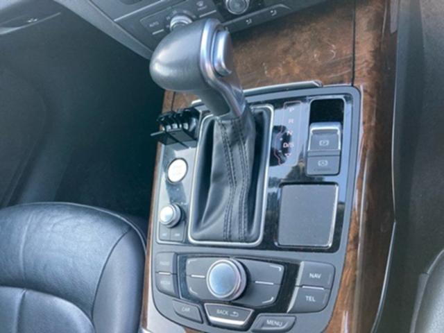 ２．８ＦＳＩクワトロ　２．８ＦＳＩクワトロ　ナビＴＶ　バックカメラ　４ＷＤ　アクティブクルーズコントロール　ディーラー車　右ハンドル　ＥＴＣ　ドライブレコーダー　盗難防止装置システム(5枚目)