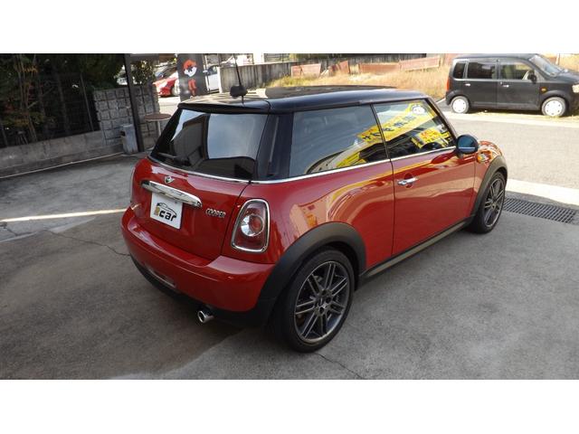 MINI クーパー HIDヘッドライト・ETC車載器・規格外17インチアルミ・プッシュスタート・CD・ラジオ・AUX・オートエアコン・MTモード付AT・イルミネーション(2枚目)