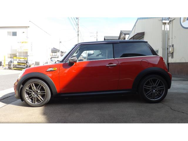 MINI クーパー HIDヘッドライト・ETC車載器・規格外17インチアルミ・プッシュスタート・CD・ラジオ・AUX・オートエアコン・MTモード付AT・イルミネーション(3枚目)