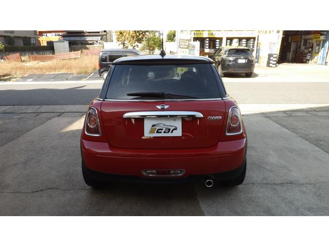 MINI クーパー HIDヘッドライト・ETC車載器・規格外17インチアルミ・プッシュスタート・CD・ラジオ・AUX・オートエアコン・MTモード付AT・イルミネーション(5枚目)