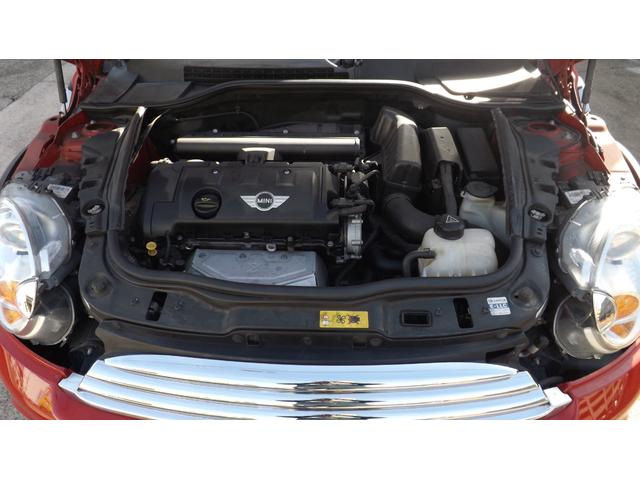 MINI クーパー HIDヘッドライト・ETC車載器・規格外17インチアルミ・プッシュスタート・CD・ラジオ・AUX・オートエアコン・MTモード付AT・イルミネーション(6枚目)