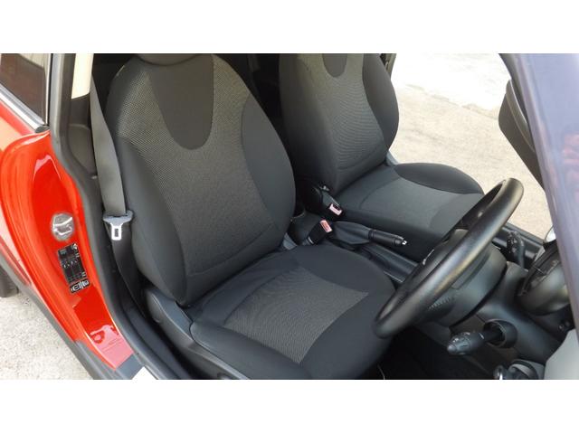 MINI クーパー HIDヘッドライト・ETC車載器・規格外17インチアルミ・プッシュスタート・CD・ラジオ・AUX・オートエアコン・MTモード付AT・イルミネーション(8枚目)