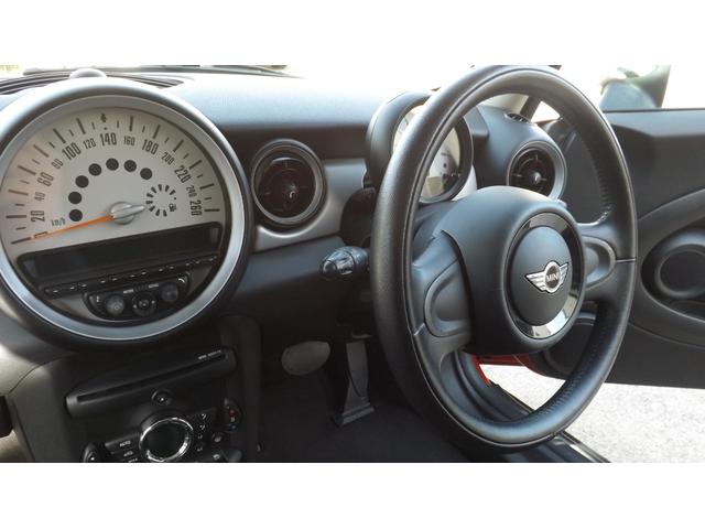 MINI クーパー HIDヘッドライト・ETC車載器・規格外17インチアルミ・プッシュスタート・CD・ラジオ・AUX・オートエアコン・MTモード付AT・イルミネーション(14枚目)