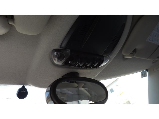 MINI クーパー HIDヘッドライト・ETC車載器・規格外17インチアルミ・プッシュスタート・CD・ラジオ・AUX・オートエアコン・MTモード付AT・イルミネーション(17枚目)