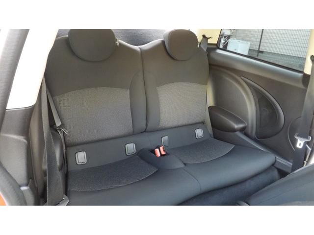 MINI クーパー HIDヘッドライト・ETC車載器・規格外17インチアルミ・プッシュスタート・CD・ラジオ・AUX・オートエアコン・MTモード付AT・イルミネーション(20枚目)