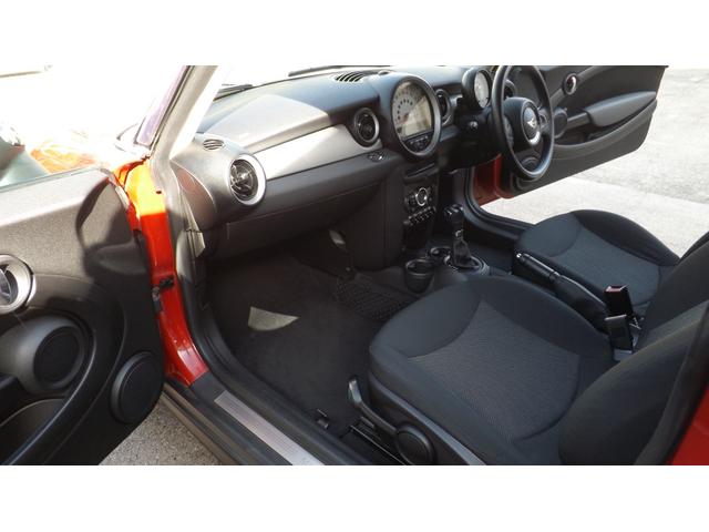 MINI クーパー HIDヘッドライト・ETC車載器・規格外17インチアルミ・プッシュスタート・CD・ラジオ・AUX・オートエアコン・MTモード付AT・イルミネーション(22枚目)