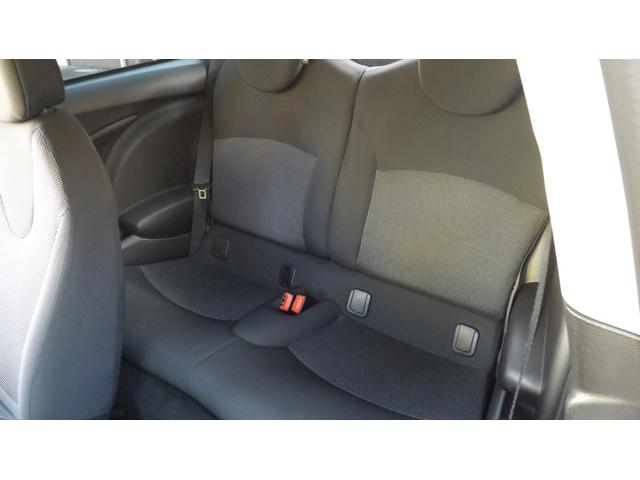 MINI クーパー HIDヘッドライト・ETC車載器・規格外17インチアルミ・プッシュスタート・CD・ラジオ・AUX・オートエアコン・MTモード付AT・イルミネーション(26枚目)