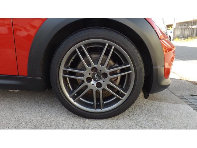 MINI クーパー HIDヘッドライト・ETC車載器・規格外17インチアルミ・プッシュスタート・CD・ラジオ・AUX・オートエアコン・MTモード付AT・イルミネーション(29枚目)