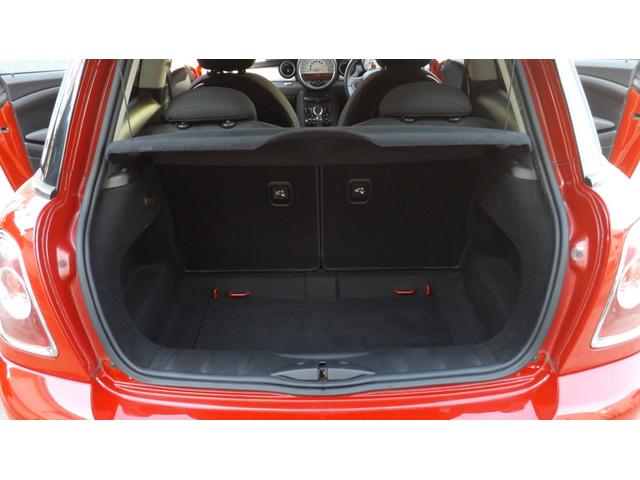 MINI クーパー HIDヘッドライト・ETC車載器・規格外17インチアルミ・プッシュスタート・CD・ラジオ・AUX・オートエアコン・MTモード付AT・イルミネーション(32枚目)